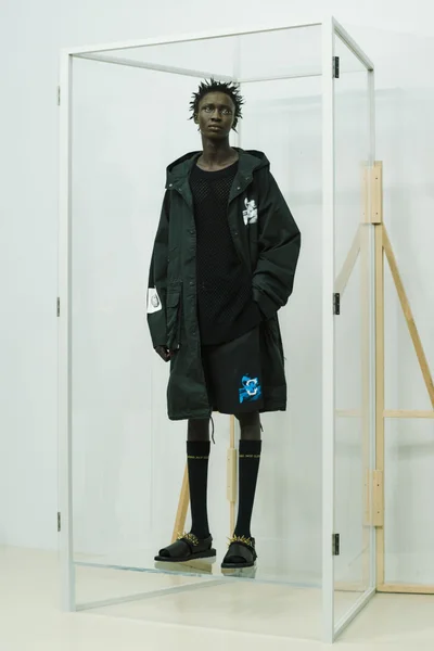 Look 4
